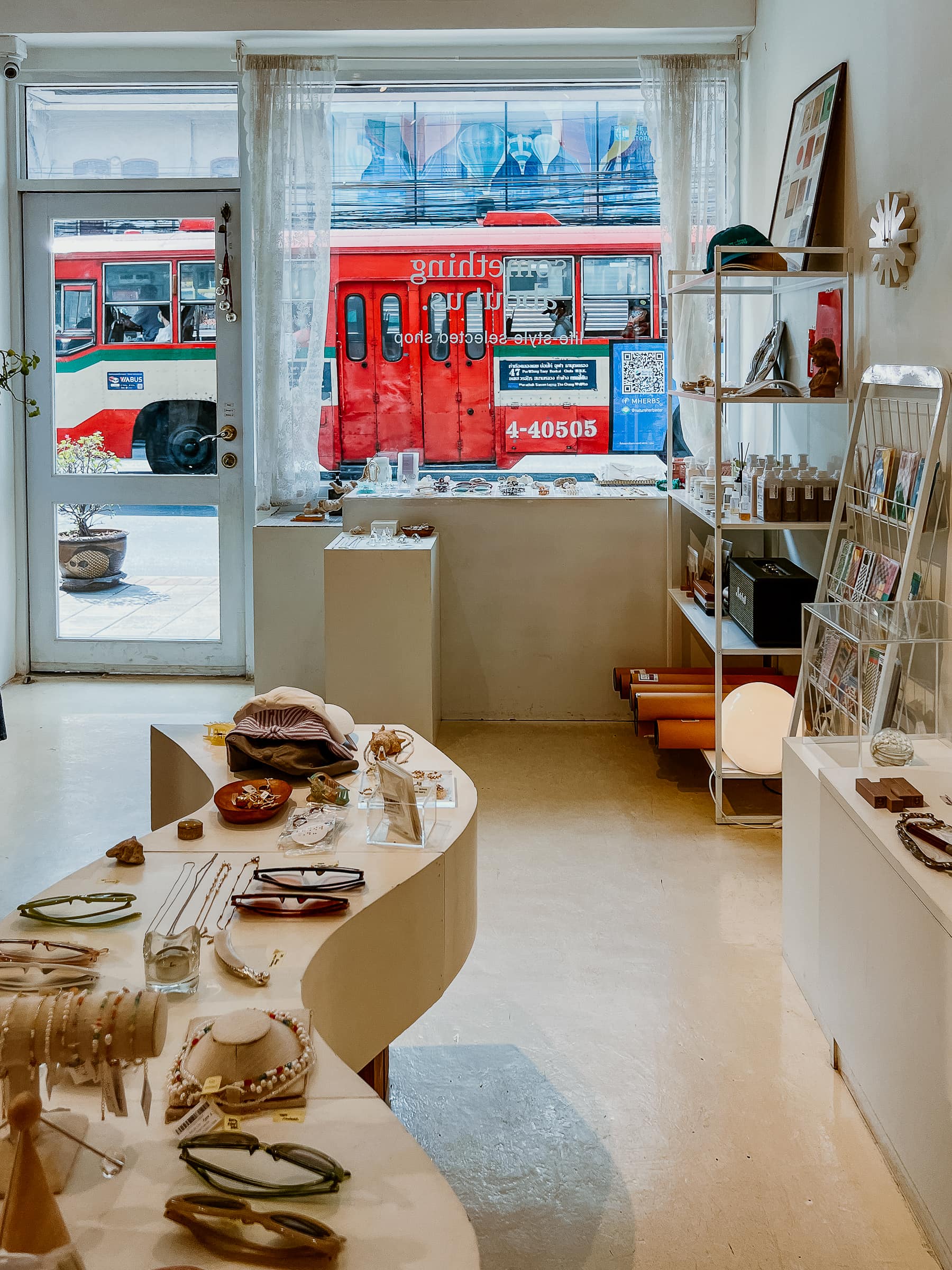 Alternativer Laden mit Accessoires in Bangkok