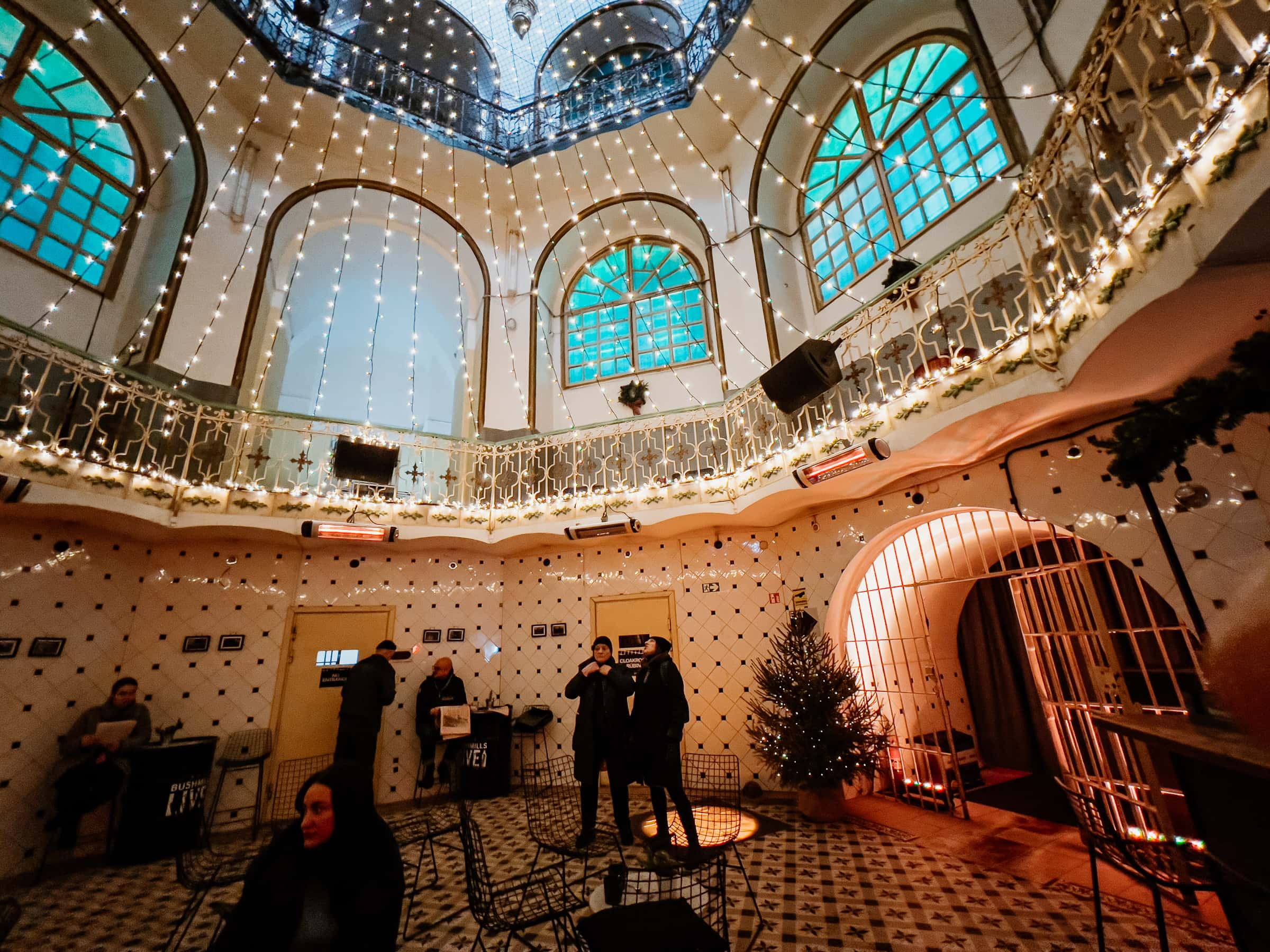 Bar im Lukiskies Gefängnis in Vilnius