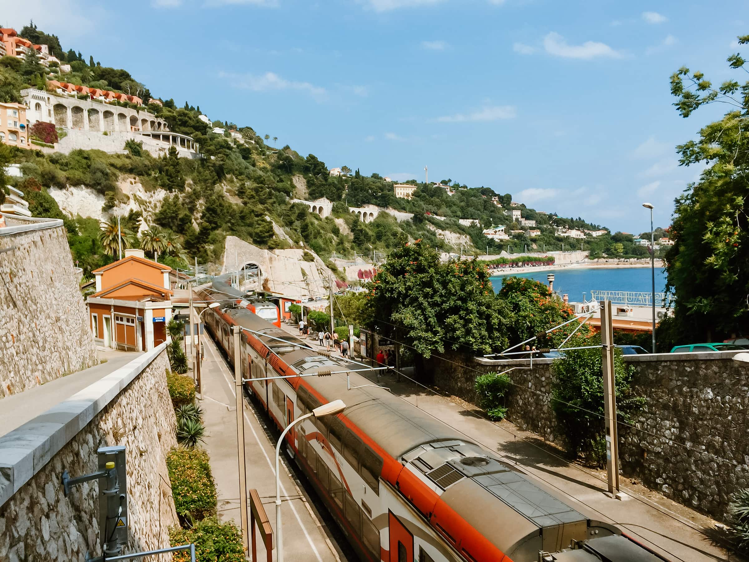Villefranche sur mer bahnhof am meer