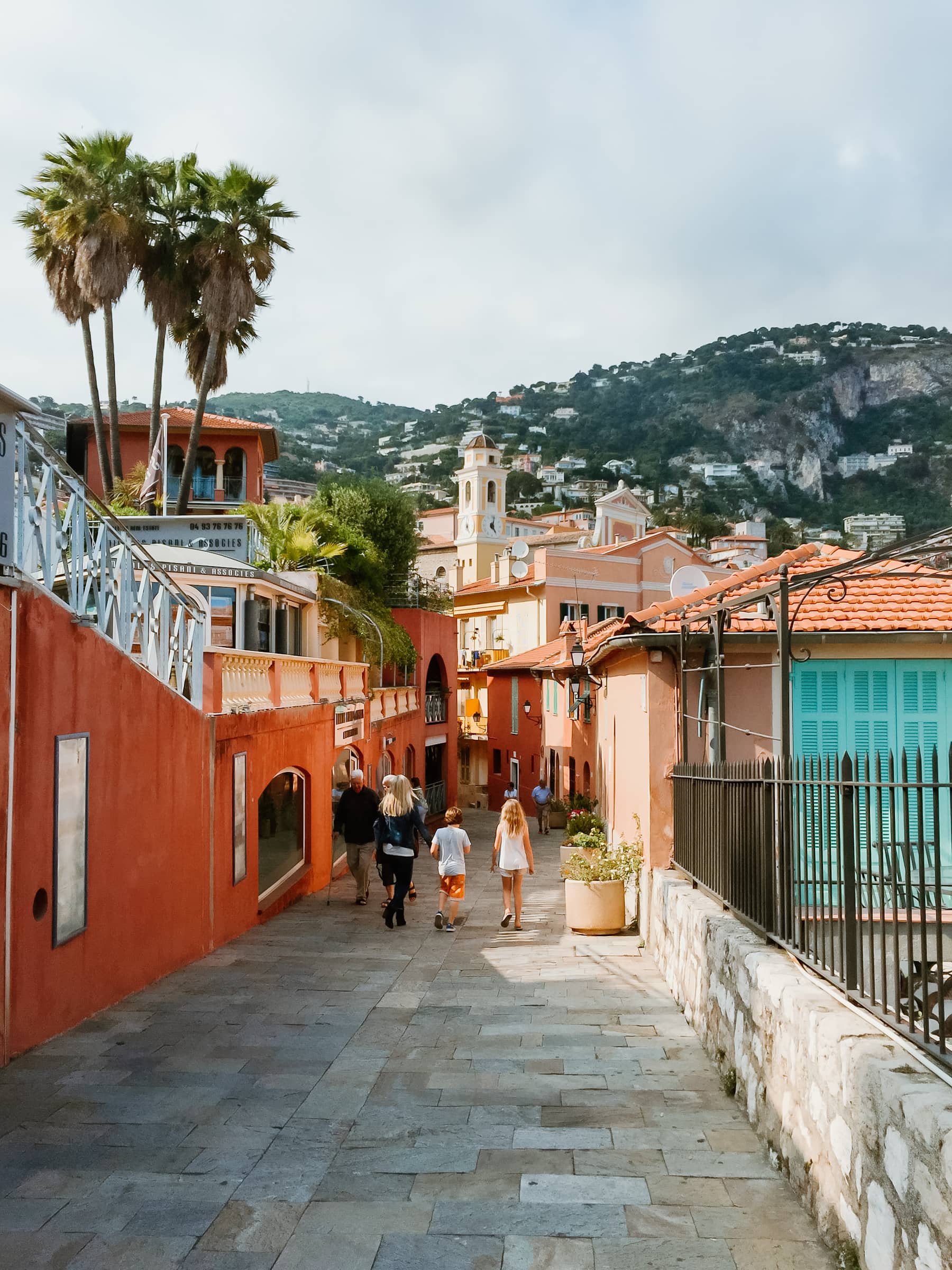 Villefranche Sur mer Sehenswürdigkeiten Blick auf die Innenstadt von Villefranche sur mer