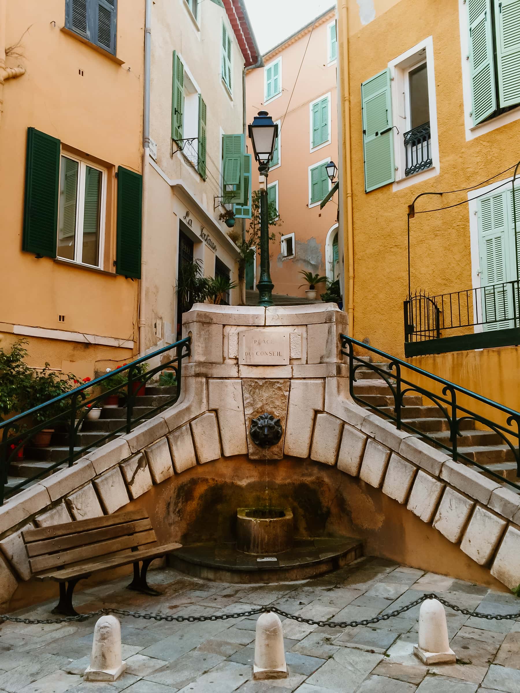 Treppe und Platz in Villefranche sur mer in Altstadt
