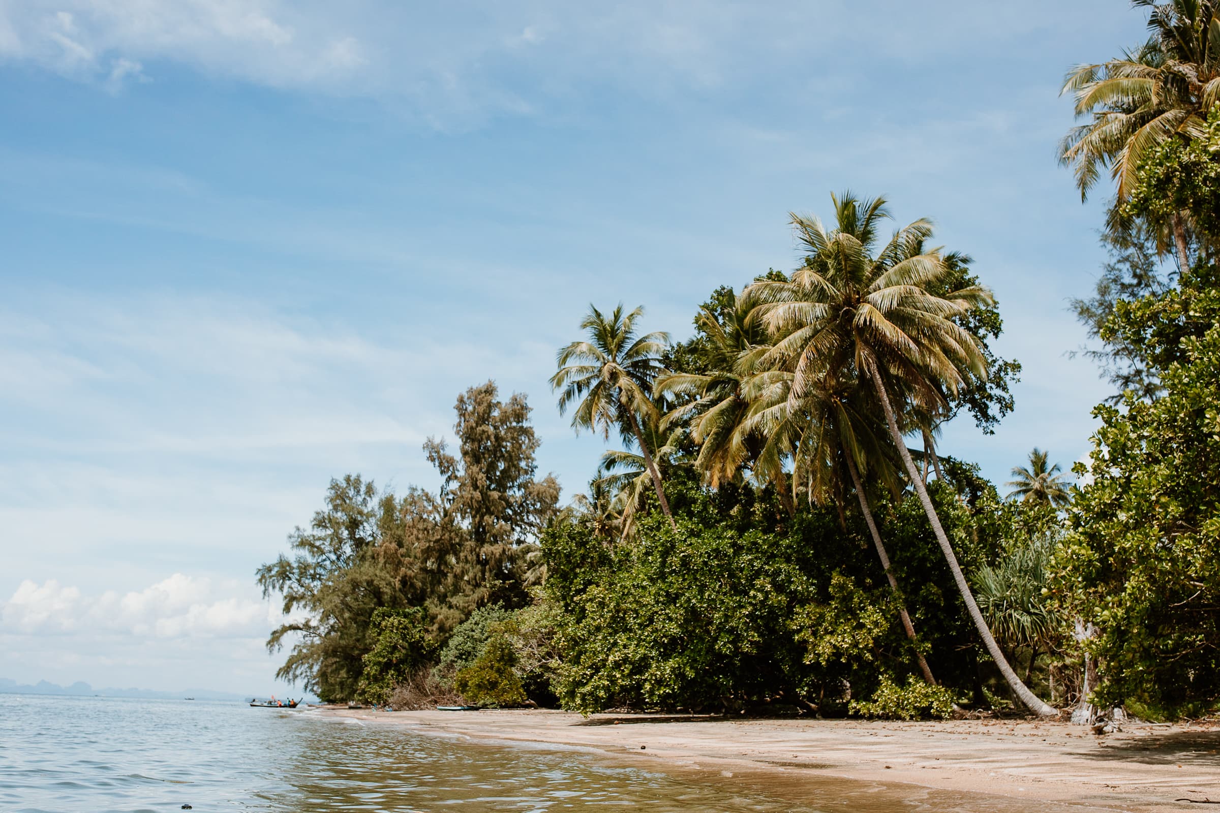 Ko Siboya beach at high tide