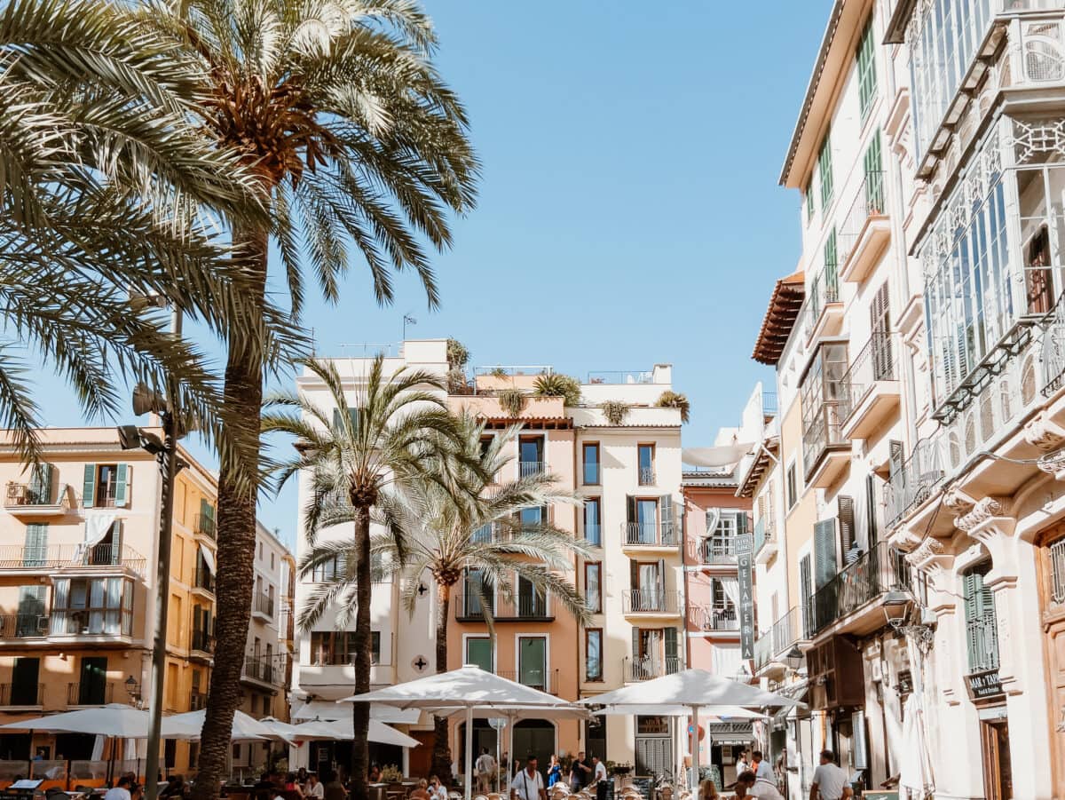 Sehenswürdigkeiten in Palma Platz mit Cafés La Llotja