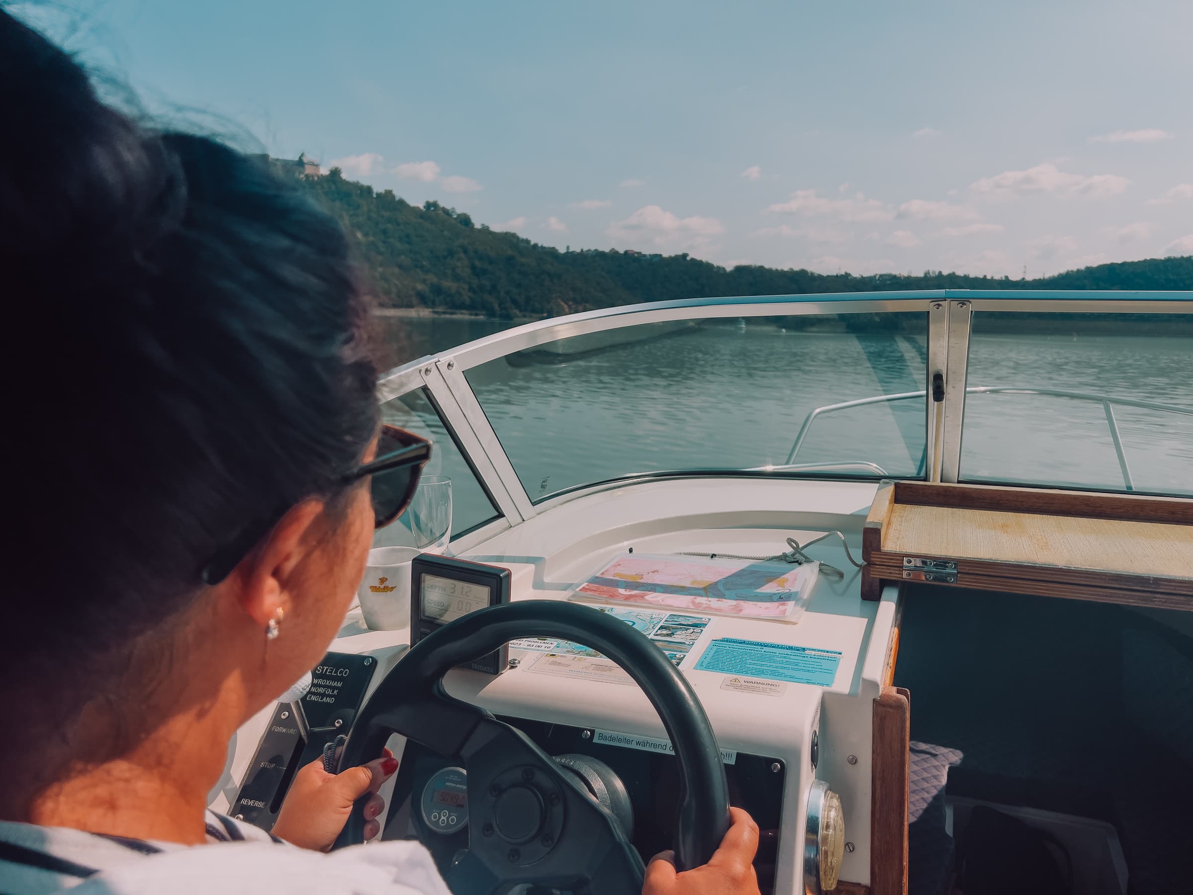 Boot fahren auf dem Edersee