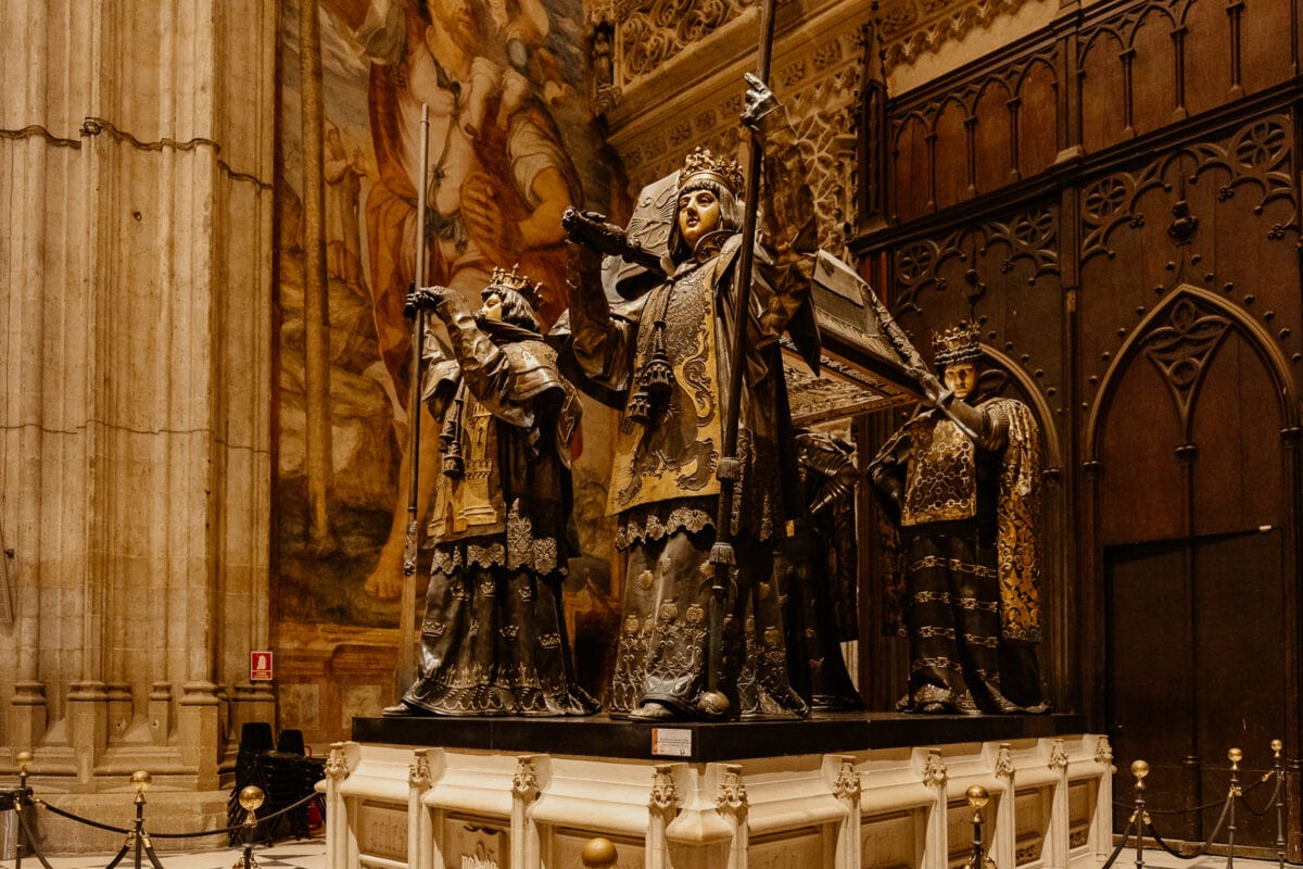 Historische Skulpturengruppe in Kirche