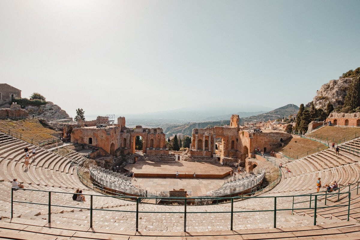 Altes Amphitheater mit Panoramablick.