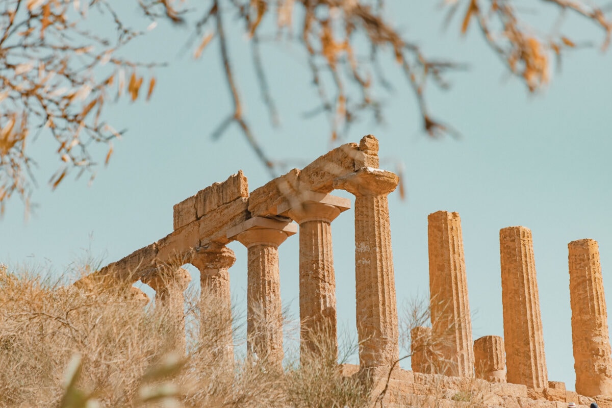 Antike Tempelruinen im Tageslicht