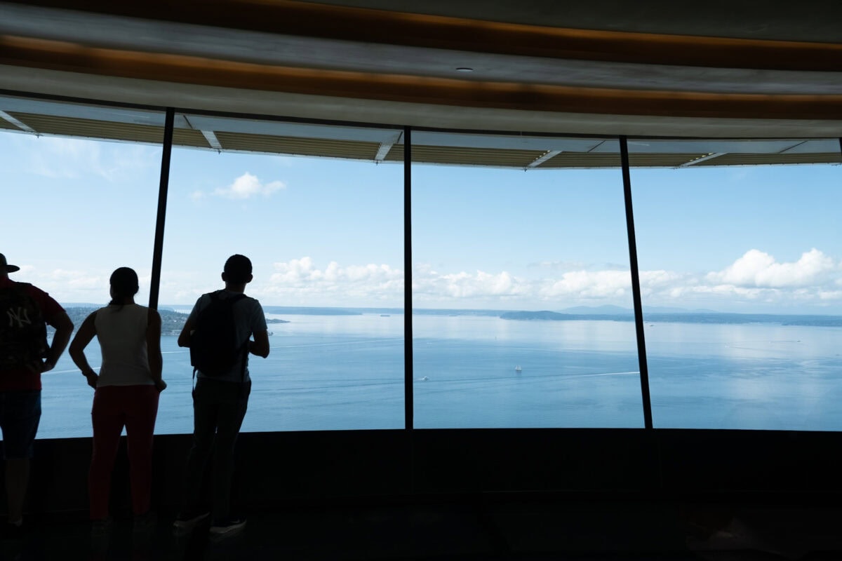 Aussicht auf den Puget Sound von der Space Needle in Seattle