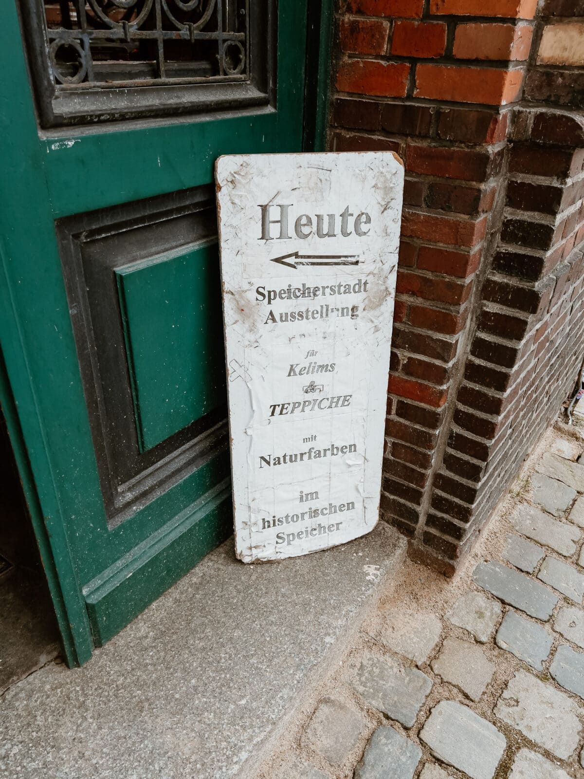 Altes Schild Speicherstadt Ausstellung Teppiche Naturfarben Hamburg