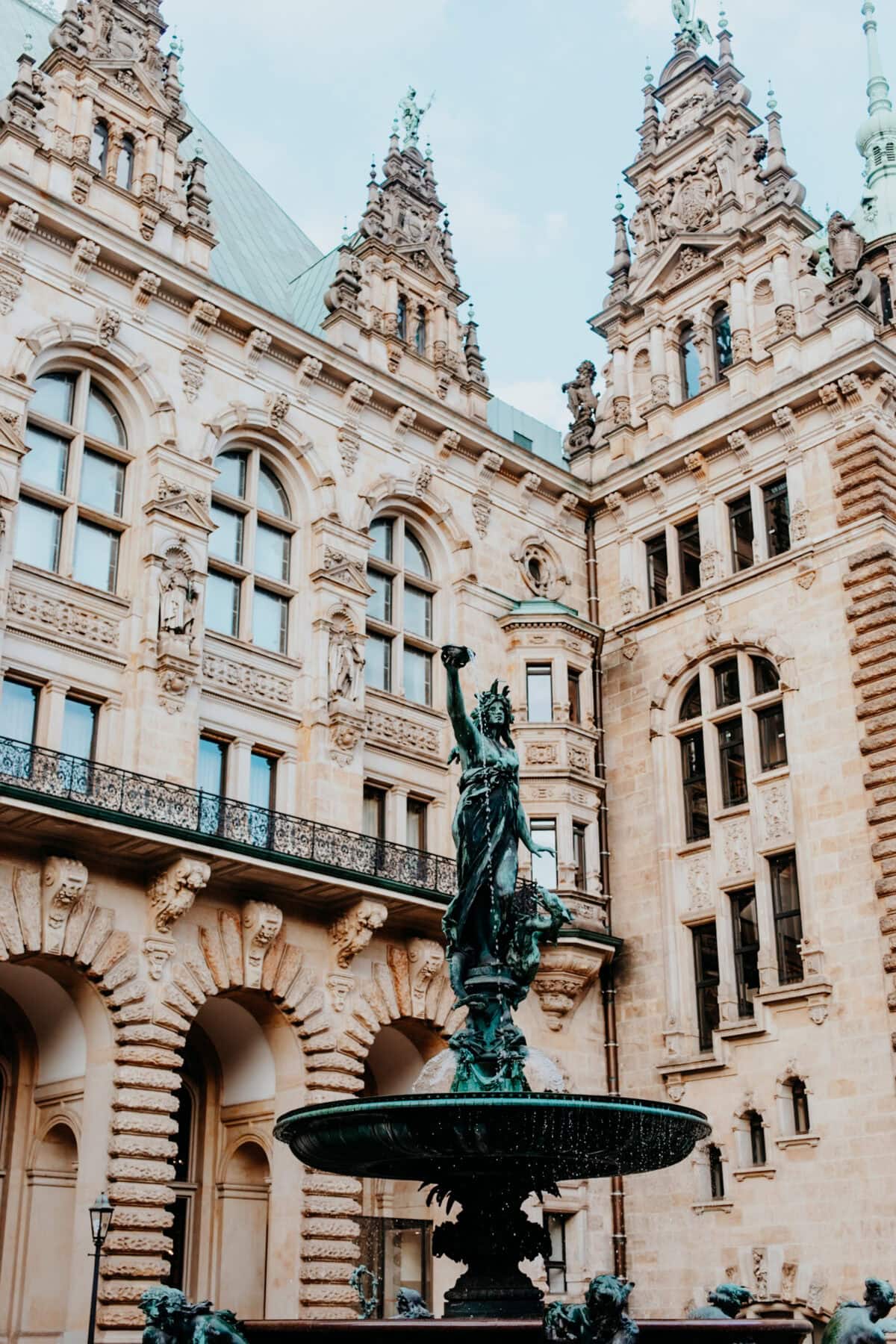 Hygieia-Brunnen im Innenhof des Hamburger Rathauses