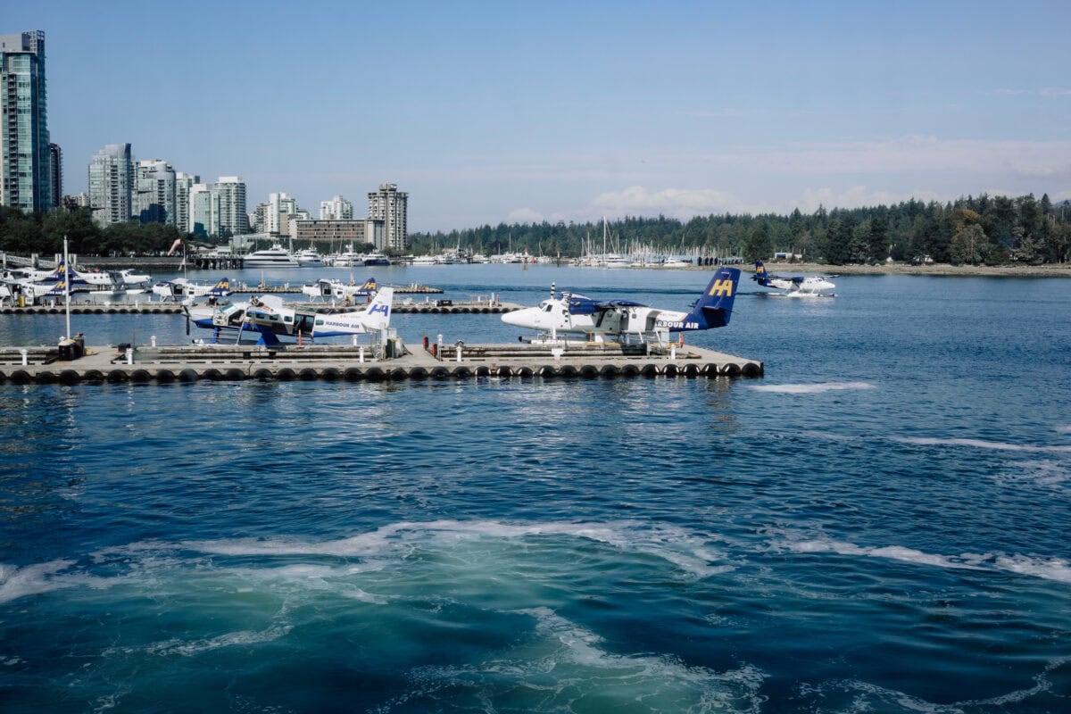 Harbour Air Wasserflugzeuge am Dock im Hafen Vancouvers