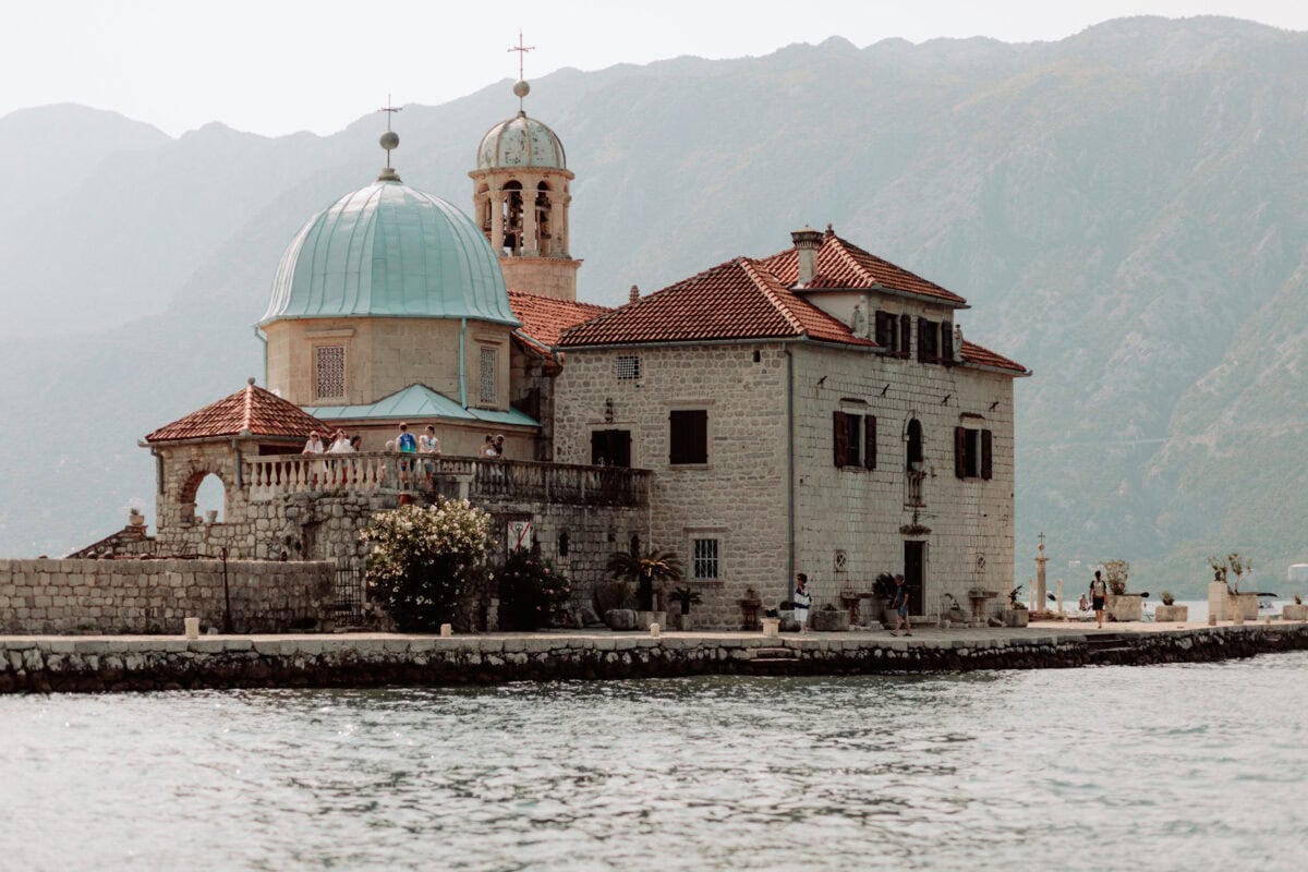 Kirche Gospa od Škrpjela auf kleiner Insel